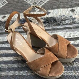 Suede camel platform wedge straps sandal.